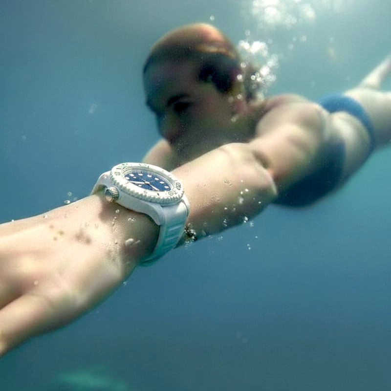 Wodoodporność zegarka (ATM): jaki poziom wybrać do pływania i nurkowania? 10, 20, 30, 40 ATM