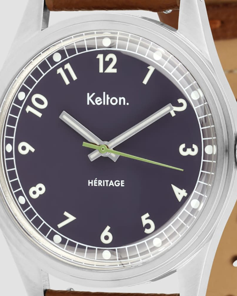 Kelton Héritage Navy Epsom Camel – zegarek retro kolorowy granatowy z paskiem Epsom jasnobrązowy Kelton Héritage Navy Epsom Camel – zegarek retro kolorowy granatowy z paskiem Epsom jasnobrązowy