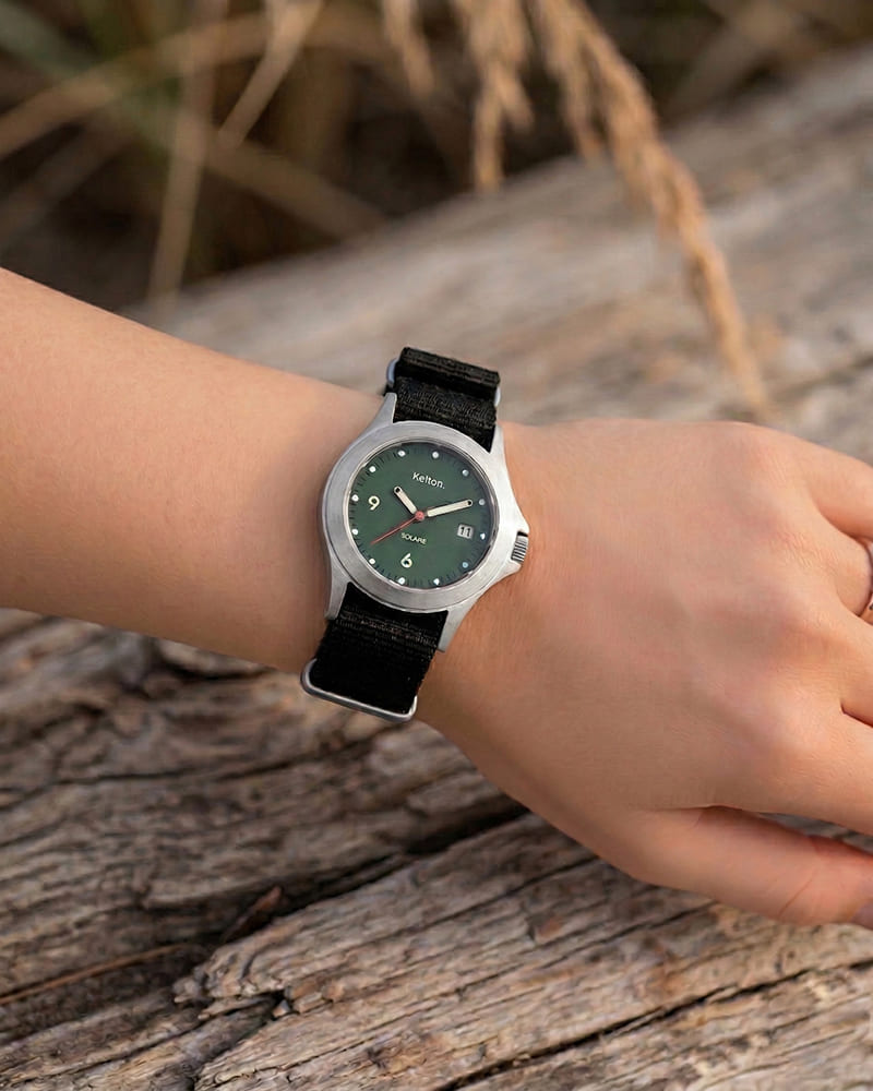 Sekret wyjątkowości Solaire Soleil Vert Nato Noir Kelton.pl